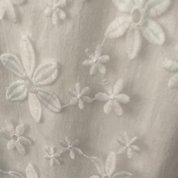 White Floral lace Women's Top - Picture 4 of 6